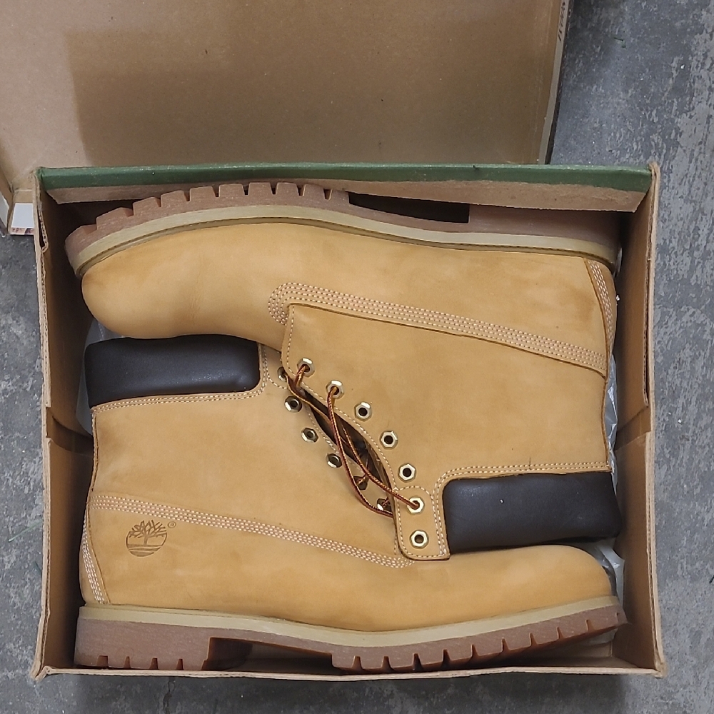 Like New Timberland Men's Wheat Nubuck Boots